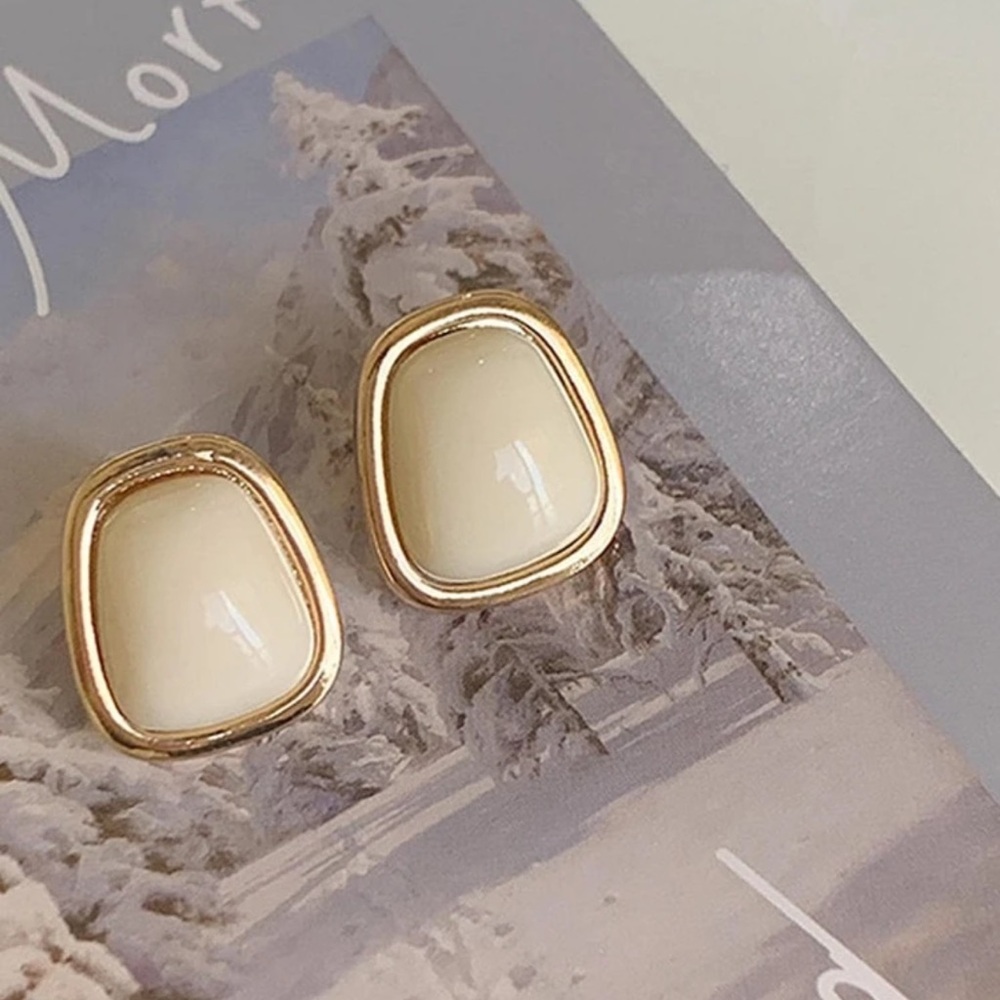 Cream and Gold Oval Stud Earrings with Polished Stone
